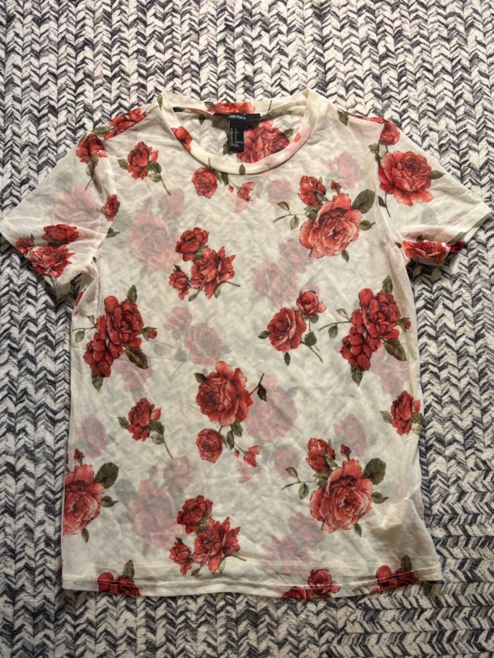 Sheer Lightweight Floral Short Sleeve Tee with Rose Print Women’s Small